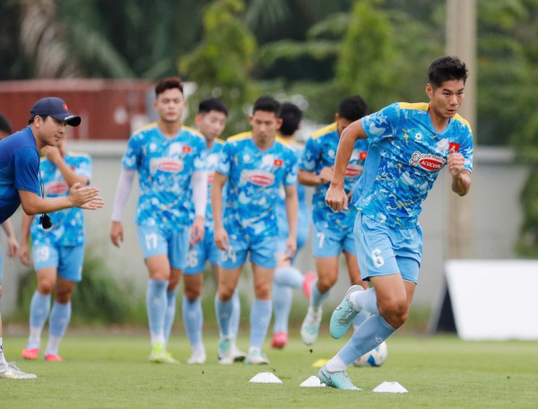 Buổi tập đội tuyển Việt Nam lại bất an, vẫn thiếu vắng Bùi Tiến Dũng: Ai thay đấu Nepal?