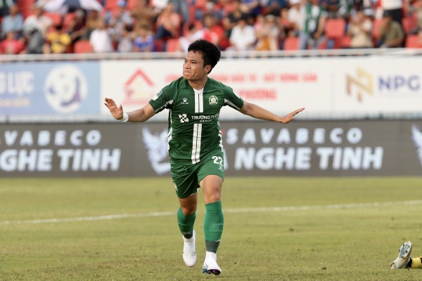 CLB Bình Phước của Công Phượng được treo thưởng khủng 10 tỉ đồng trận play-off: Khát vọng V-League!
