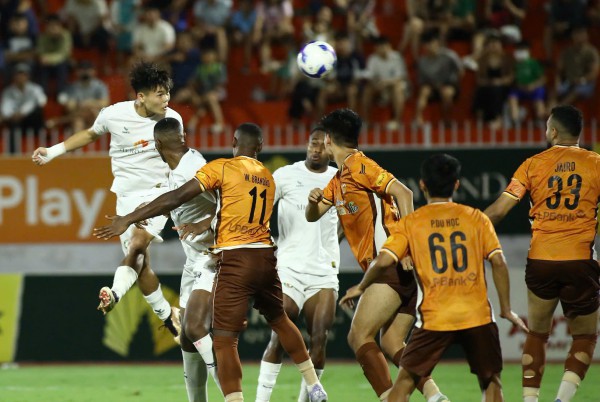 CLB Bình Định bất ngờ thắng HAGL: Nửa số đội V-League 'mất ăn mất ngủ' vì... CLB Bình Định bất ngờ thắng HAGL: Nửa số đội V-League 'mất ăn mất ngủ' vì...