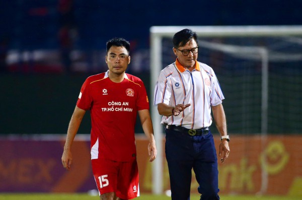 CLB CA TP.HCM: Bản lĩnh và tài cầm quân của HLV Lê Huỳnh Đức CLB CA TP.HCM: Bản lĩnh và tài cầm quân của HLV Lê Huỳnh Đức