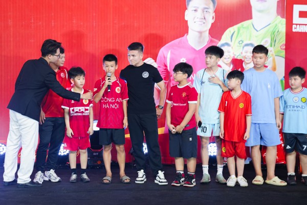 CLB CAHN có bước đi quan trọng, Quang Hải cùng Nguyễn Filip rạng rỡ có mặt CLB CAHN có bước đi quan trọng, Quang Hải cùng Nguyễn Filip rạng rỡ có mặt