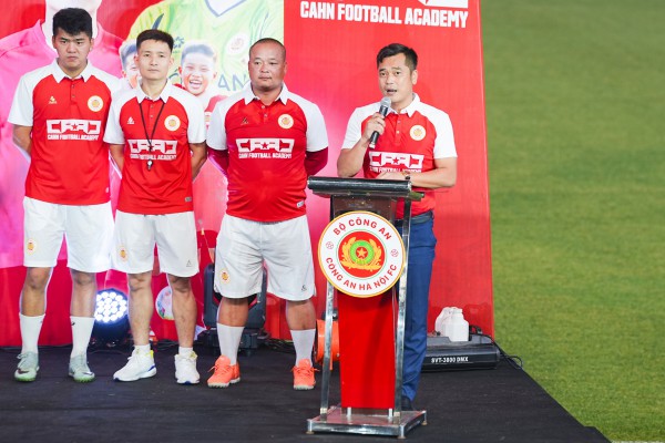 CLB CAHN có bước đi quan trọng, Quang Hải cùng Nguyễn Filip rạng rỡ có mặt CLB CAHN có bước đi quan trọng, Quang Hải cùng Nguyễn Filip rạng rỡ có mặt