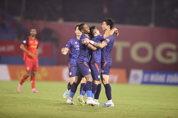 CLB CAHN khiến Ninh Bình tiếp tục trượt dài: HLV Vũ Tiến Thành thua tài trí ông Polking rồi!