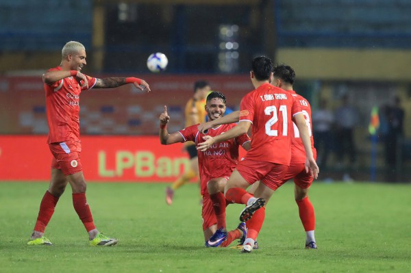 CLB CAHN lên ngôi thuyết phục: Sự định hình mới của bản đồ V-League