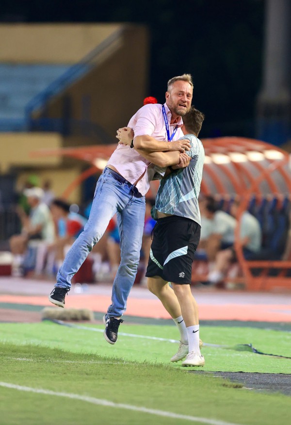 CLB CAHN thắng đậm Thể Công Viettel: Đấu SLNA ngày 29.6 tranh vô địch Cúp quốc gia CLB CAHN thắng đậm Thể Công Viettel: Đấu SLNA ngày 29.6 tranh vô địch Cúp quốc gia