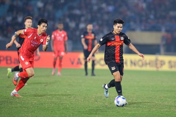 CLB CAHN thắng hoàn hảo dù vắng HLV Polking, Ninh Bình thua ngược đau đớn: Cuộc đua vô địch cực nóng