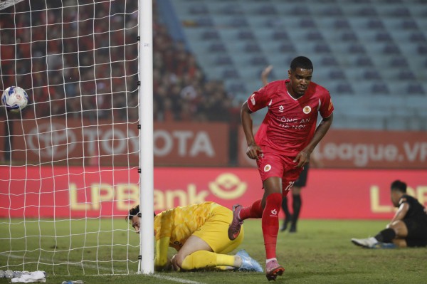 CLB CAHN thắng hoàn hảo dù vắng HLV Polking, Ninh Bình thua ngược đau đớn: Cuộc đua vô địch cực nóng