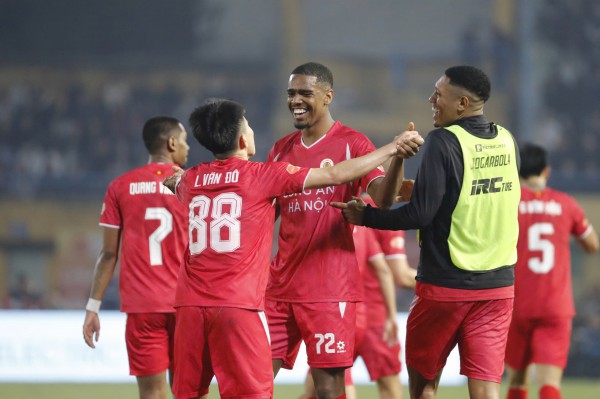 CLB CAHN thắng hoàn hảo dù vắng HLV Polking, Ninh Bình thua ngược đau đớn: Cuộc đua vô địch cực nóng