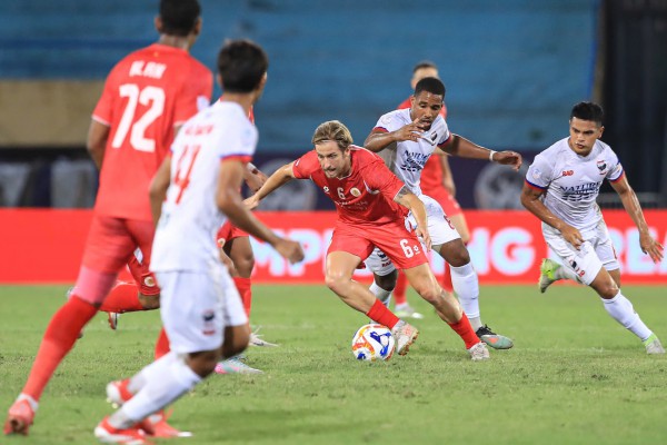 CLB CAHN thắng nghẹt thở á quân Philippines: Cao Pendant Quang Vinh ghi bàn quý hơn vàng CLB CAHN thắng nghẹt thở á quân Philippines: Cao Pendant Quang Vinh ghi bàn quý hơn vàng