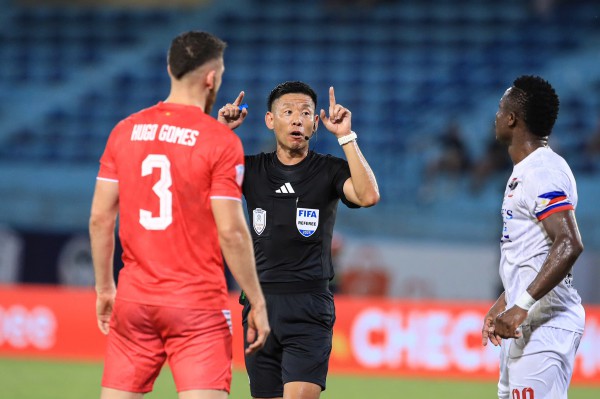 CLB CAHN thắng nghẹt thở á quân Philippines: Cao Pendant Quang Vinh ghi bàn quý hơn vàng CLB CAHN thắng nghẹt thở á quân Philippines: Cao Pendant Quang Vinh ghi bàn quý hơn vàng