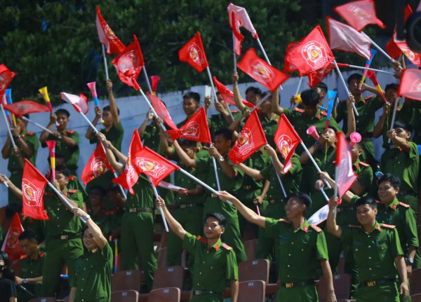 CLB Công an TP.HCM thắng trận đầu V-League: Lâu rồi sân Thống Nhất mới vui đến thế!