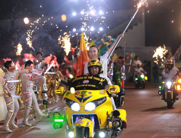 CLB Công an TP.HCM thắng trận đầu V-League: Lâu rồi sân Thống Nhất mới vui đến thế!