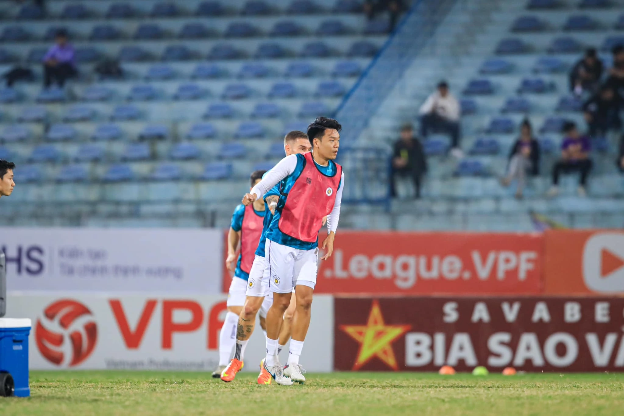 CLB Hà Nội thiệt quân nghiêm trọng ngày ra mắt ‘tướng’ Phúc: Hai Long, Thành Chung đi đâu? CLB Hà Nội thiệt quân nghiêm trọng ngày ra mắt ‘tướng’ Phúc: Hai Long, Thành Chung đi đâu?