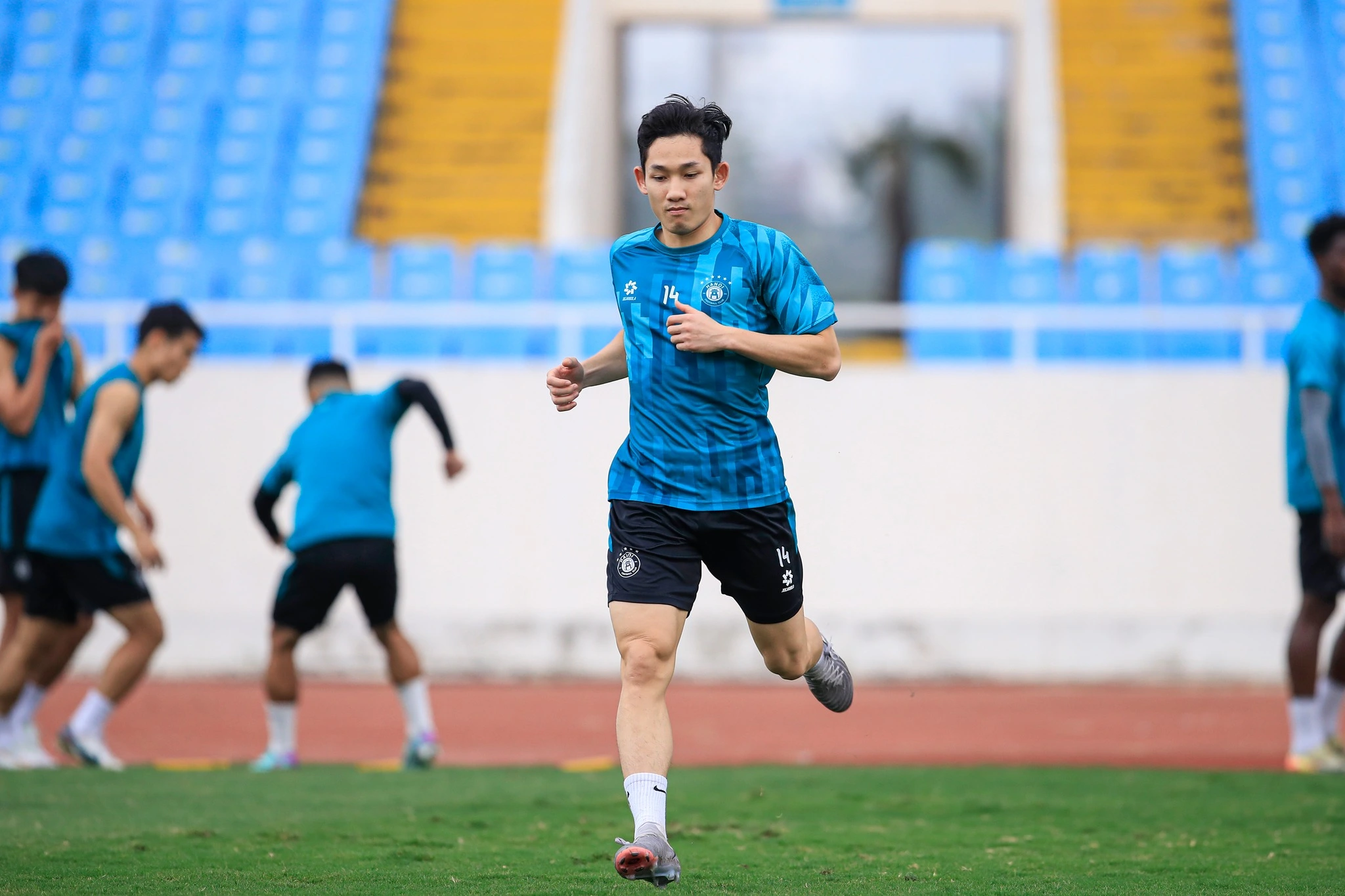 CLB Hà Nội thiệt quân nghiêm trọng ngày ra mắt ‘tướng’ Phúc: Hai Long, Thành Chung đi đâu? CLB Hà Nội thiệt quân nghiêm trọng ngày ra mắt ‘tướng’ Phúc: Hai Long, Thành Chung đi đâu?