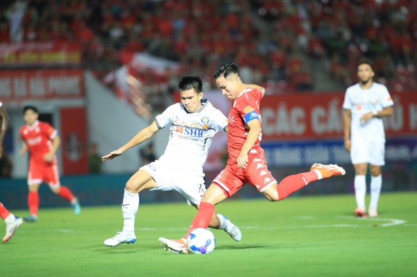 CLB Hải Phòng thắng dễ Đà Nẵng: Bước vào kỳ nghỉ dịp FIFA Days, người vui kẻ buồn CLB Hải Phòng thắng dễ Đà Nẵng: Bước vào kỳ nghỉ dịp FIFA Days, người vui kẻ buồn