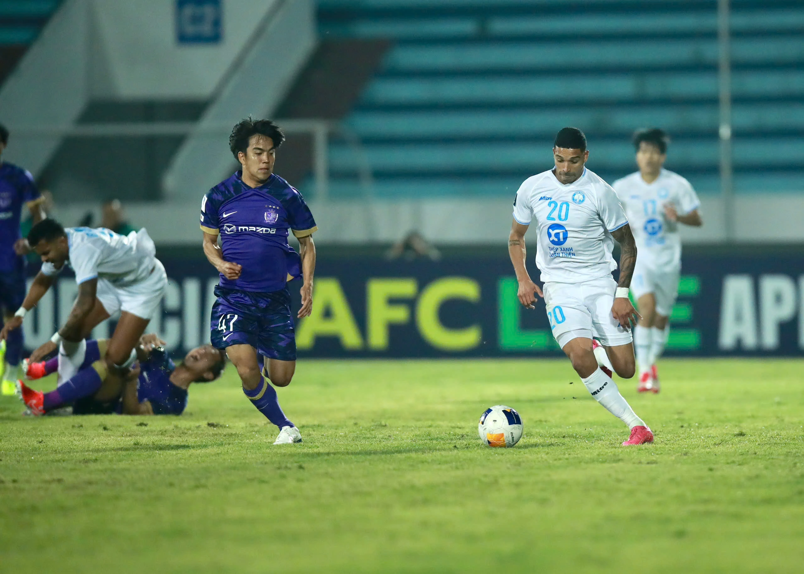 CLB Nam Định tung tận 8 'Tây', vẫn không thể gây bất ngờ khi Hiroshima rất hay CLB Nam Định tung tận 8 'Tây', vẫn không thể gây bất ngờ khi Hiroshima rất hay