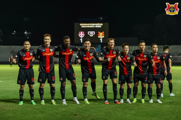 CLB Ninh Bình đoạt cú đúp giải thưởng xuất sắc V-League: HLV Tây Ban Nha không còn bị hoài nghi CLB Ninh Bình đoạt cú đúp giải thưởng xuất sắc V-League: HLV Tây Ban Nha không còn bị hoài nghi