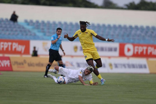 CLB Quảng Nam bất ngờ ‘quay xe’: Nếu có nhà tài trợ mới, sẽ không… giải thể nữa CLB Quảng Nam bất ngờ ‘quay xe’: Nếu có nhà tài trợ mới, sẽ không… giải thể nữa