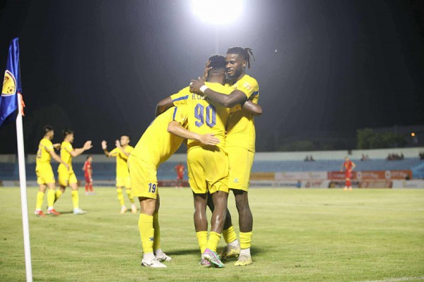 CLB Quảng Nam bất ngờ ‘quay xe’: Nếu có nhà tài trợ mới, sẽ không… giải thể nữa CLB Quảng Nam bất ngờ ‘quay xe’: Nếu có nhà tài trợ mới, sẽ không… giải thể nữa