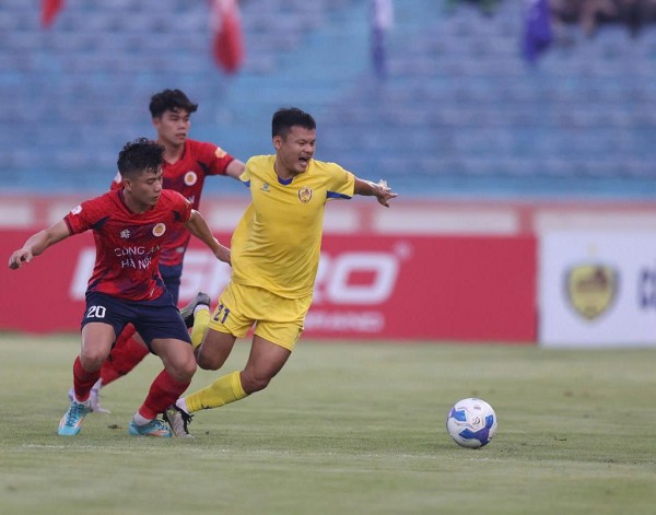 CLB Quảng Nam chờ tiếp sức phút cuối: Hoặc về đích an toàn, hoặc… CLB Quảng Nam chờ tiếp sức phút cuối: Hoặc về đích an toàn, hoặc…