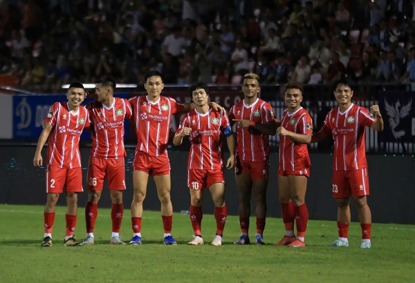 CLB Trường Tươi Đồng Nai còn cách mặt bằng V-League cả chặng đường dài CLB Trường Tươi Đồng Nai còn cách mặt bằng V-League cả chặng đường dài