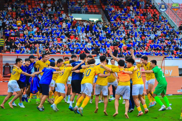 CLB ĐH Văn Hiến: Từ thể thao sinh viên đến kỷ lục sân chơi chuyên nghiệp CLB ĐH Văn Hiến: Từ thể thao sinh viên đến kỷ lục sân chơi chuyên nghiệp