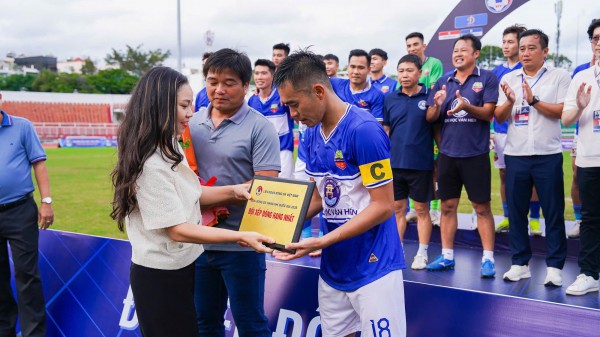 CLB ĐH Văn Hiến: Từ thể thao sinh viên đến kỷ lục sân chơi chuyên nghiệp CLB ĐH Văn Hiến: Từ thể thao sinh viên đến kỷ lục sân chơi chuyên nghiệp