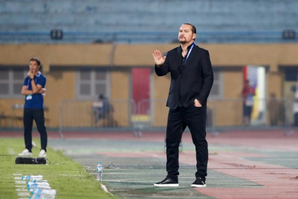 Cá tính góc cạnh của HLV Popov mang tới cho V-League màu sắc riêng, nhưng... Cá tính góc cạnh của HLV Popov mang tới cho V-League màu sắc riêng, nhưng...