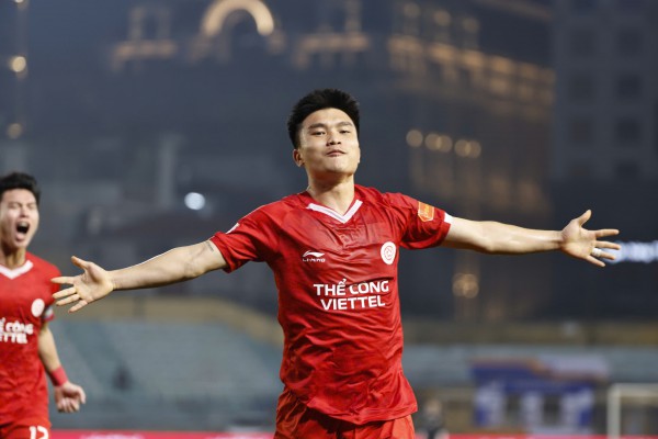 Cá tính góc cạnh của HLV Popov mang tới cho V-League màu sắc riêng, nhưng... Cá tính góc cạnh của HLV Popov mang tới cho V-League màu sắc riêng, nhưng...