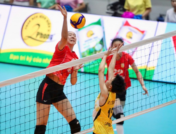 Các tay đập 'khủng long" đưa CLB Giang Tô vào chung kết Cúp bóng chuyền VTV9-Bình Điền Các tay đập 'khủng long" đưa CLB Giang Tô vào chung kết Cúp bóng chuyền VTV9-Bình Điền