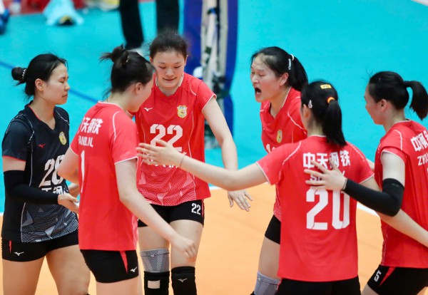 Các tay đập 'khủng long" đưa CLB Giang Tô vào chung kết Cúp bóng chuyền VTV9-Bình Điền Các tay đập 'khủng long" đưa CLB Giang Tô vào chung kết Cúp bóng chuyền VTV9-Bình Điền