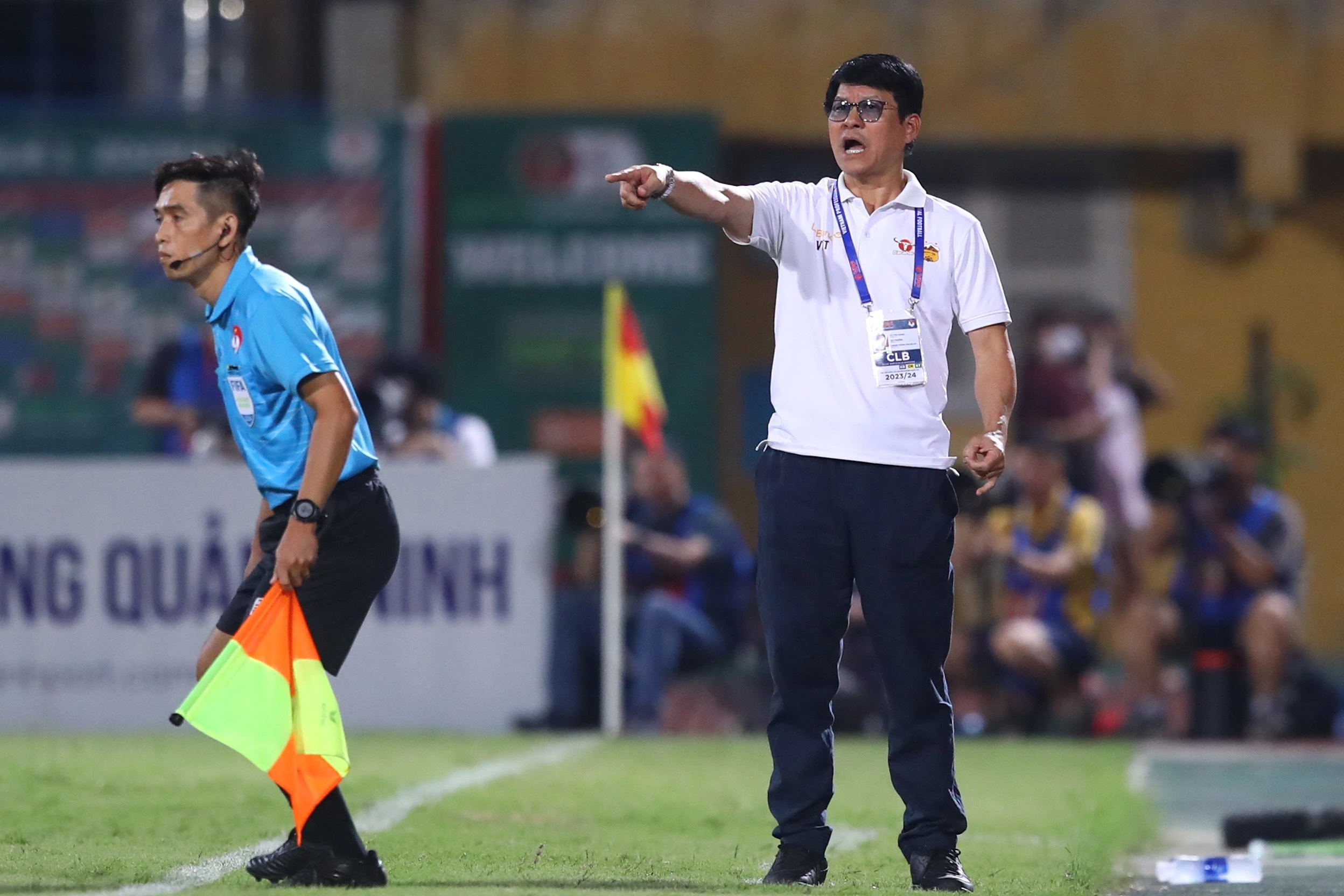 Cạm bẫy chờ HAGL ở sân Hàng Đẫy: Ông Vũ Tiến Thành có đủ 'cao tay'? Cạm bẫy chờ HAGL ở sân Hàng Đẫy: Ông Vũ Tiến Thành có đủ 'cao tay'?