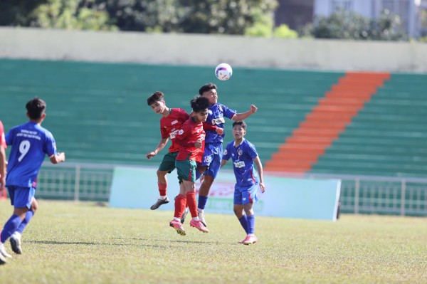 Cảm xúc chiến thắng vỡ òa trên sân Quân khu 5: Tình mẫu tử lay động sân cỏ Cảm xúc chiến thắng vỡ òa trên sân Quân khu 5: Tình mẫu tử lay động sân cỏ