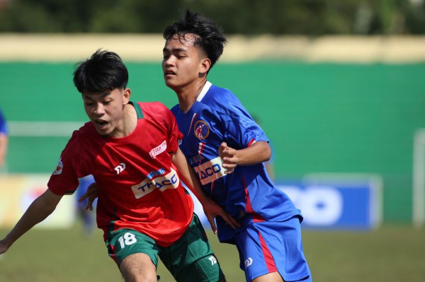 Cảm xúc chiến thắng vỡ òa trên sân Quân khu 5: Tình mẫu tử lay động sân cỏ Cảm xúc chiến thắng vỡ òa trên sân Quân khu 5: Tình mẫu tử lay động sân cỏ