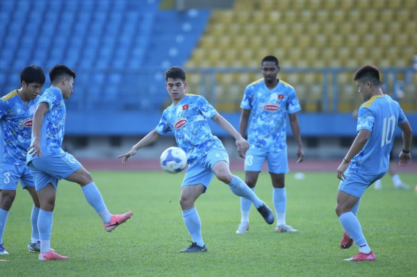 Cánh trái cực mạnh của đội tuyển Việt Nam: Toàn hảo thủ, thầy Kim tha hồ chọn Cánh trái cực mạnh của đội tuyển Việt Nam: Toàn hảo thủ, thầy Kim tha hồ chọn