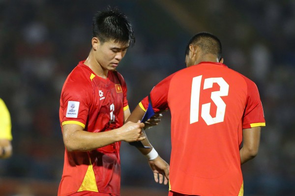 Cao Pendant Quang Vinh làm ‘sếp trưởng’ lượt về, Văn Lâm sẽ biết phát động tấn công bằng chân? Cao Pendant Quang Vinh làm ‘sếp trưởng’ lượt về, Văn Lâm sẽ biết phát động tấn công bằng chân?