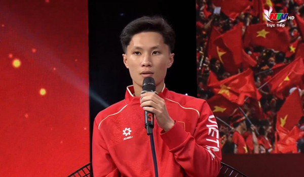 Cao Văn Bình thích bạn gái ‘cute’ một chút, Đình Bắc lần đầu kể lại pha ‘thanh minh’ với trọng tài