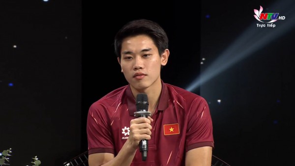 Cao Văn Bình thích bạn gái ‘cute’ một chút, Đình Bắc lần đầu kể lại pha ‘thanh minh’ với trọng tài