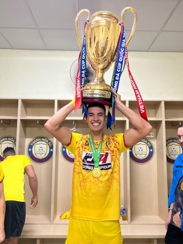 Cầu thủ Gustavo được đề nghị công nhận là tài năng đặc biệt, có lợi ích cho Việt Nam Cầu thủ Gustavo được đề nghị công nhận là tài năng đặc biệt, có lợi ích cho Việt Nam