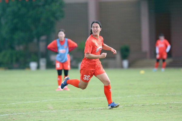 Cầu thủ Việt kiều Nam Mi chia tay Việt Nam: 'Thật buồn khi phải rời đi' Cầu thủ Việt kiều Nam Mi chia tay Việt Nam: 'Thật buồn khi phải rời đi'