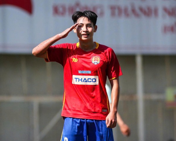 Chàng cảnh sát tương lai và ước mơ thành cầu thủ chuyên nghiệp Chàng cảnh sát tương lai và ước mơ thành cầu thủ chuyên nghiệp