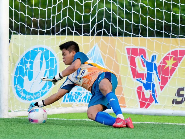 Chàng thủ môn dũng mãnh có trái tim ấm áp Chàng thủ môn dũng mãnh có trái tim ấm áp