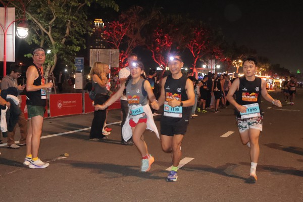 Chạy bộ xuyên giao thừa đánh dấu lần đầu tiên có giải chạy đêm quy mô lớn Chạy bộ xuyên giao thừa đánh dấu lần đầu tiên có giải chạy đêm quy mô lớn