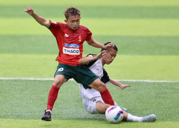 Chỉ còn một tay lành lặn, vẫn kiêu hãnh nâng cúp cùng Trường ĐH Thủy lợi Chỉ còn một tay lành lặn, vẫn kiêu hãnh nâng cúp cùng Trường ĐH Thủy lợi