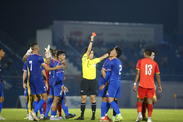 Chờ trọng tài Bahrain mang 'vận may' cho đội tuyển Việt Nam như đồng nghiệp Hàn Quốc Chờ trọng tài Bahrain mang 'vận may' cho đội tuyển Việt Nam như đồng nghiệp Hàn Quốc