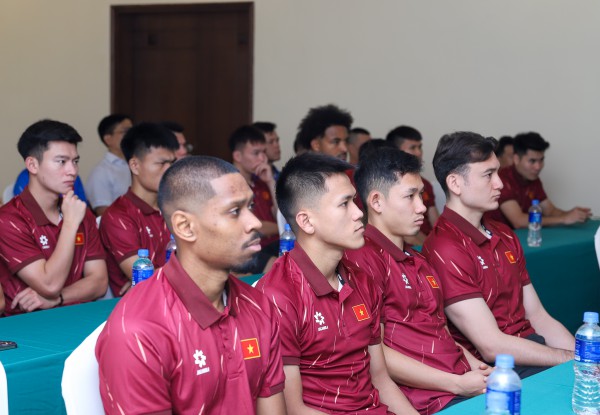 Chủ tịch VFF Trần Quốc Tuấn chúc mừng Xuân Son, muốn đội tuyển Việt Nam làm được điều đặc biệt Chủ tịch VFF Trần Quốc Tuấn chúc mừng Xuân Son, muốn đội tuyển Việt Nam làm được điều đặc biệt