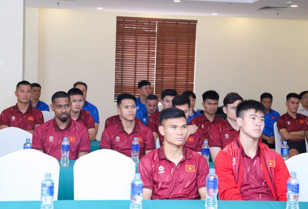 Chủ tịch VFF Trần Quốc Tuấn chúc mừng Xuân Son, muốn đội tuyển Việt Nam làm được điều đặc biệt Chủ tịch VFF Trần Quốc Tuấn chúc mừng Xuân Son, muốn đội tuyển Việt Nam làm được điều đặc biệt