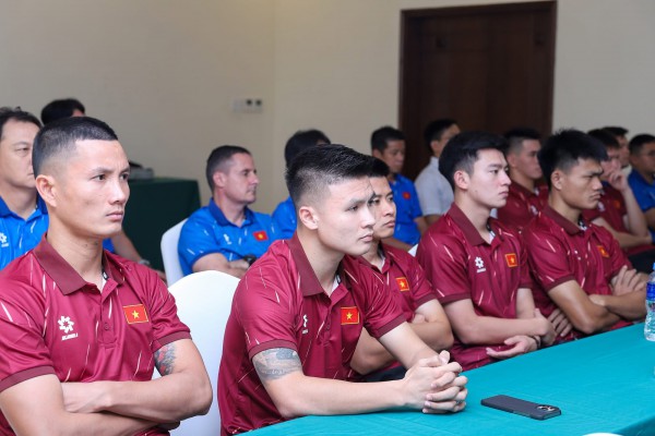 Chủ tịch VFF Trần Quốc Tuấn chúc mừng Xuân Son, muốn đội tuyển Việt Nam làm được điều đặc biệt Chủ tịch VFF Trần Quốc Tuấn chúc mừng Xuân Son, muốn đội tuyển Việt Nam làm được điều đặc biệt