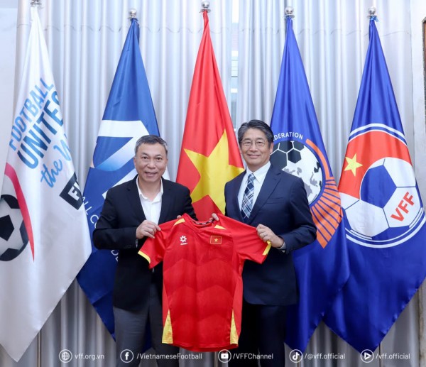 Chủ tịch VFF Trần Quốc Tuấn có cuộc làm việc quan trọng cùng Đại sứ Nhật Bản tại Việt Nam Chủ tịch VFF Trần Quốc Tuấn có cuộc làm việc quan trọng cùng Đại sứ Nhật Bản tại Việt Nam