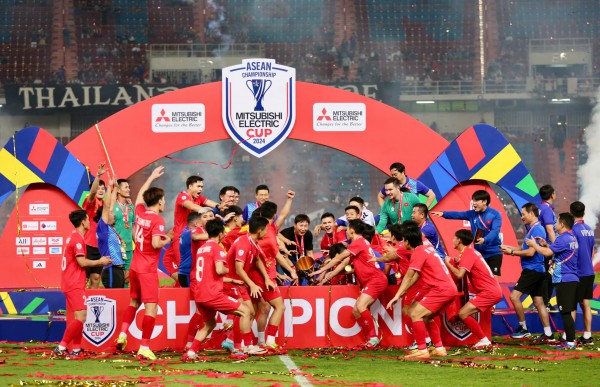 Chủ tịch VFF: ‘Vô địch AFF Cup đã khó, bảo vệ thành công còn khó hơn và Việt Nam phải giữ cho được’ Chủ tịch VFF: ‘Vô địch AFF Cup đã khó, bảo vệ thành công còn khó hơn và Việt Nam phải giữ cho được’